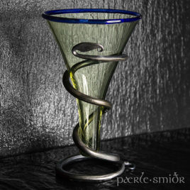 Trichterbecher mit blauem Rand, klein